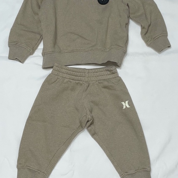 Hurley Kids Tan Waffle Knit Sweatshirt & Joggers Set. - Picture 3 of 14